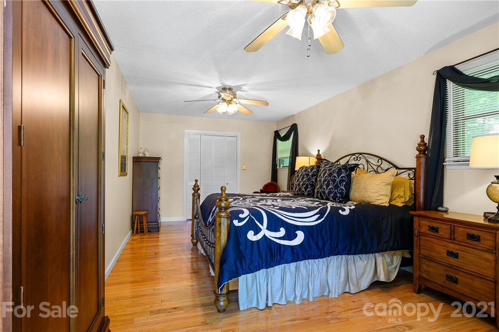 677 Case Cove Road Candler, NC 28715 - Photo 13 of 36 Gallery Image 13