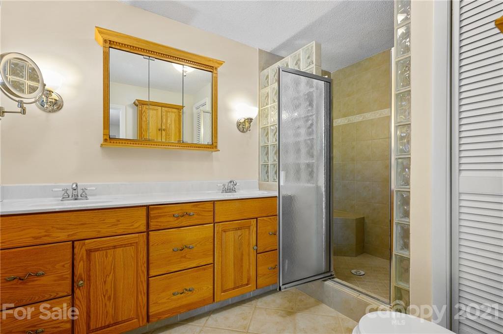 677 Case Cove Road Candler, NC 28715 - Photo 17 of 36 Gallery Image 17