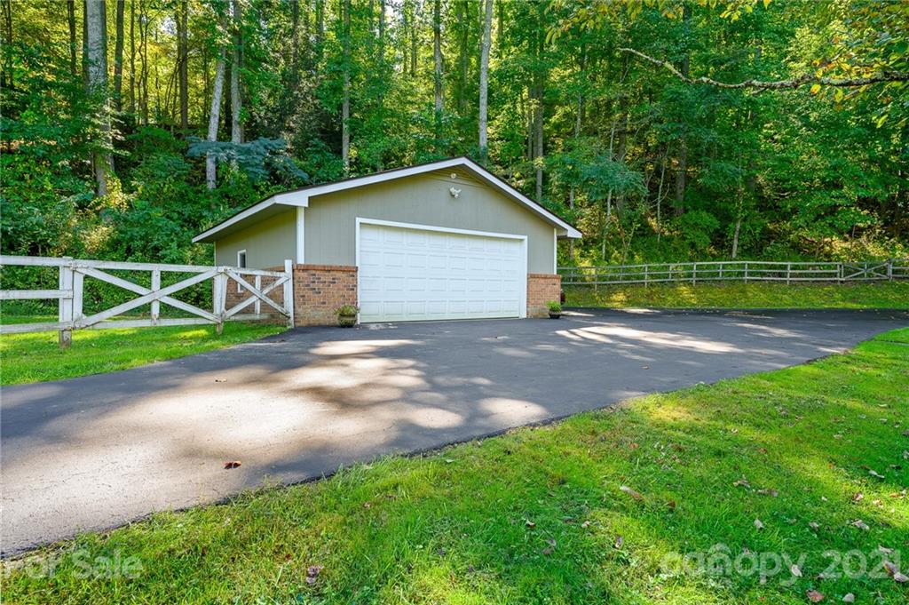 677 Case Cove Road Candler, NC 28715 - Photo 31 of 36 Gallery Image 31