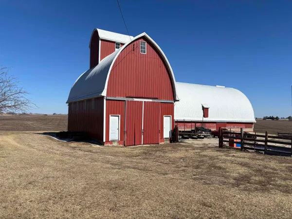 $799,900 | W7900-w7902 Meek, Arlington, WI 53911