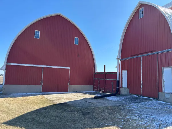 $799,900 | W7900-w7902 Meek, Arlington, WI 53911