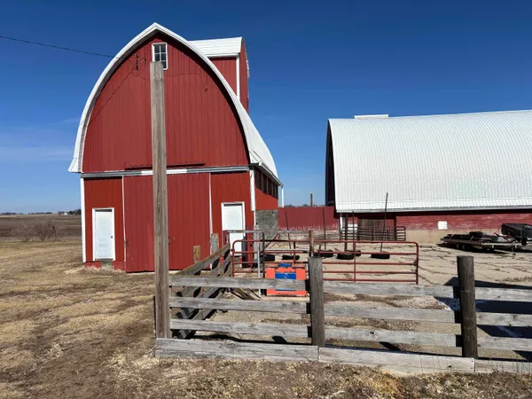 $799,900 | W7900-w7902 Meek, Arlington, WI 53911