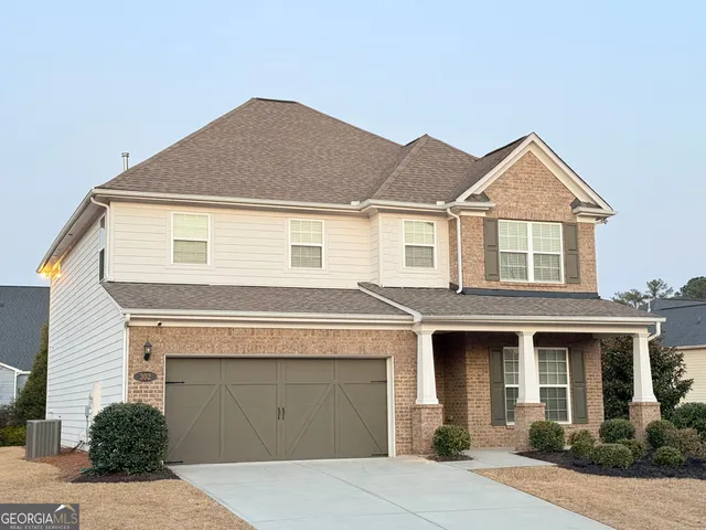 a view of a backyard of the house