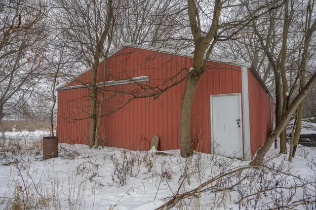 $950,000 | W10802 Blackhawk Trail, Fox Lake, WI 53933