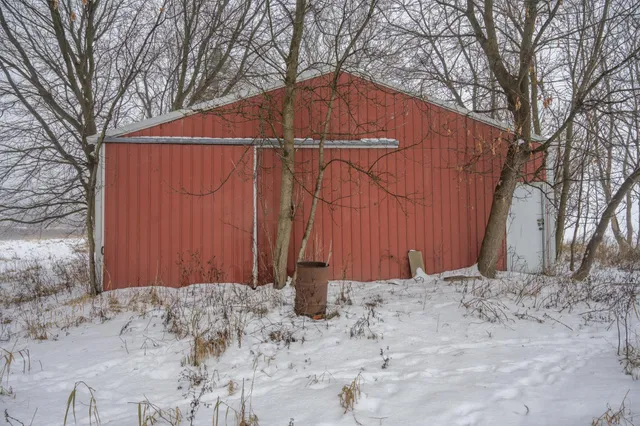 $950,000 | W10802 Blackhawk Trail, Fox Lake, WI 53933