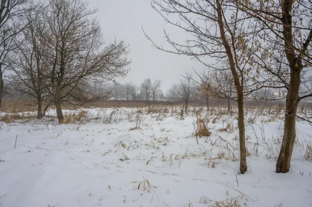 $950,000 | W10802 Blackhawk Trail, Fox Lake, WI 53933