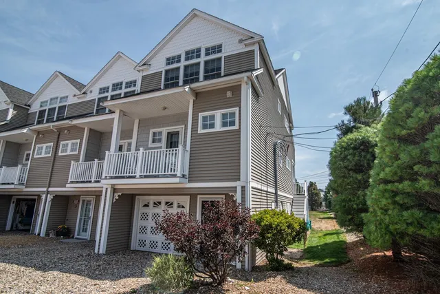 $619,900 | 595 North End Boulevard, Unit 2, Salisbury, MA 01952