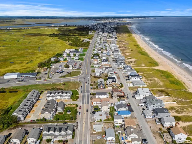 $619,900 | 595 North End Boulevard, Unit 2, Salisbury, MA 01952