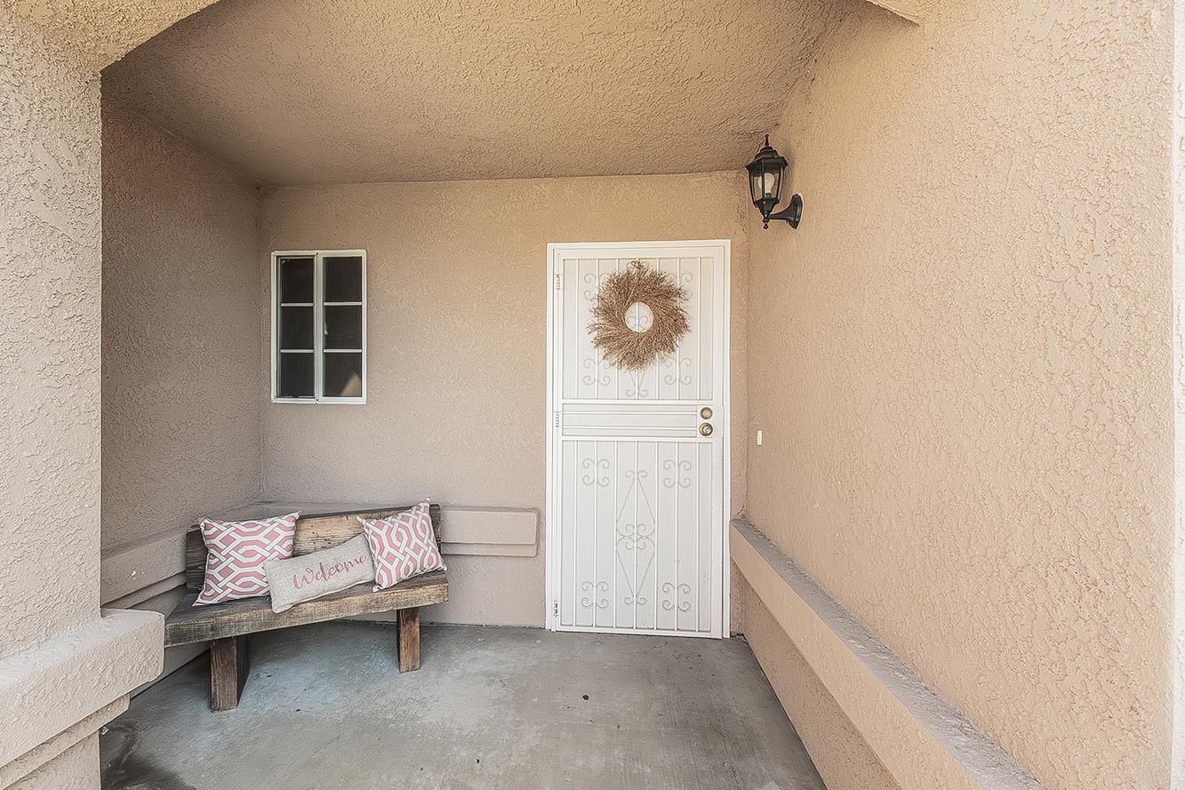 208 Kelly Avenue Parlier, CA 93648 - Photo 4 of 39