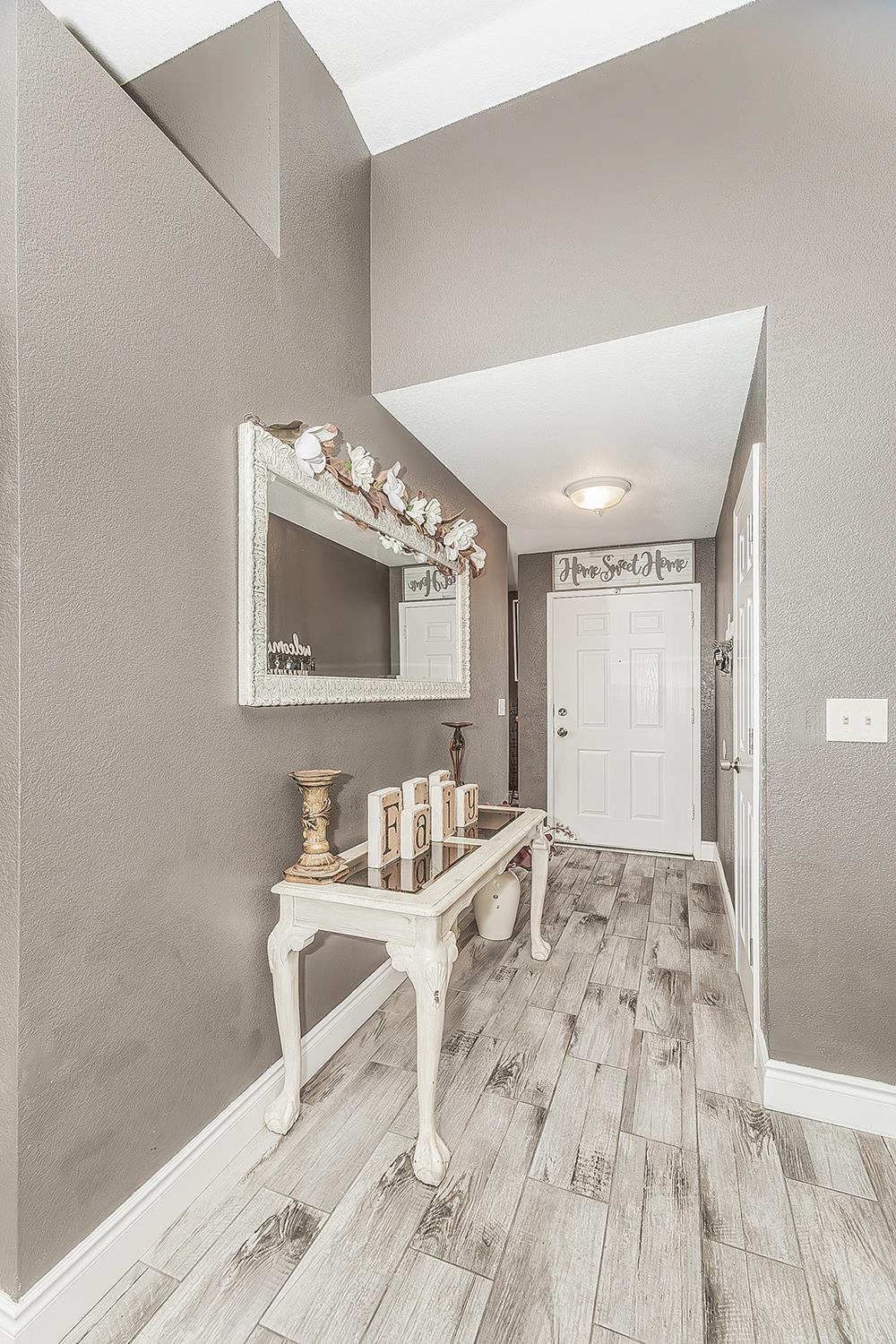 208 Kelly Avenue Parlier, CA 93648 - Photo 5 of 39