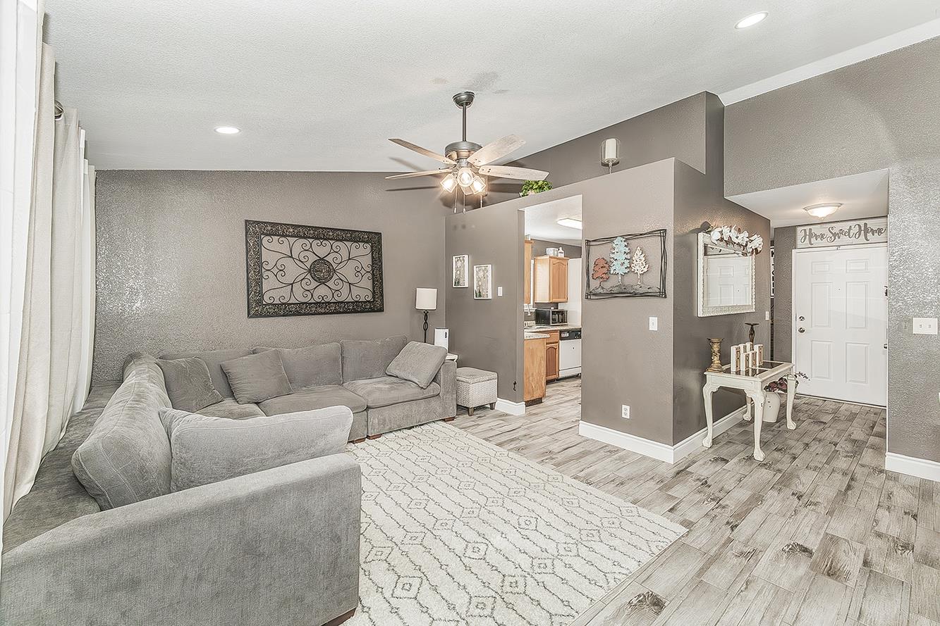 208 Kelly Avenue Parlier, CA 93648 - Photo 7 of 39