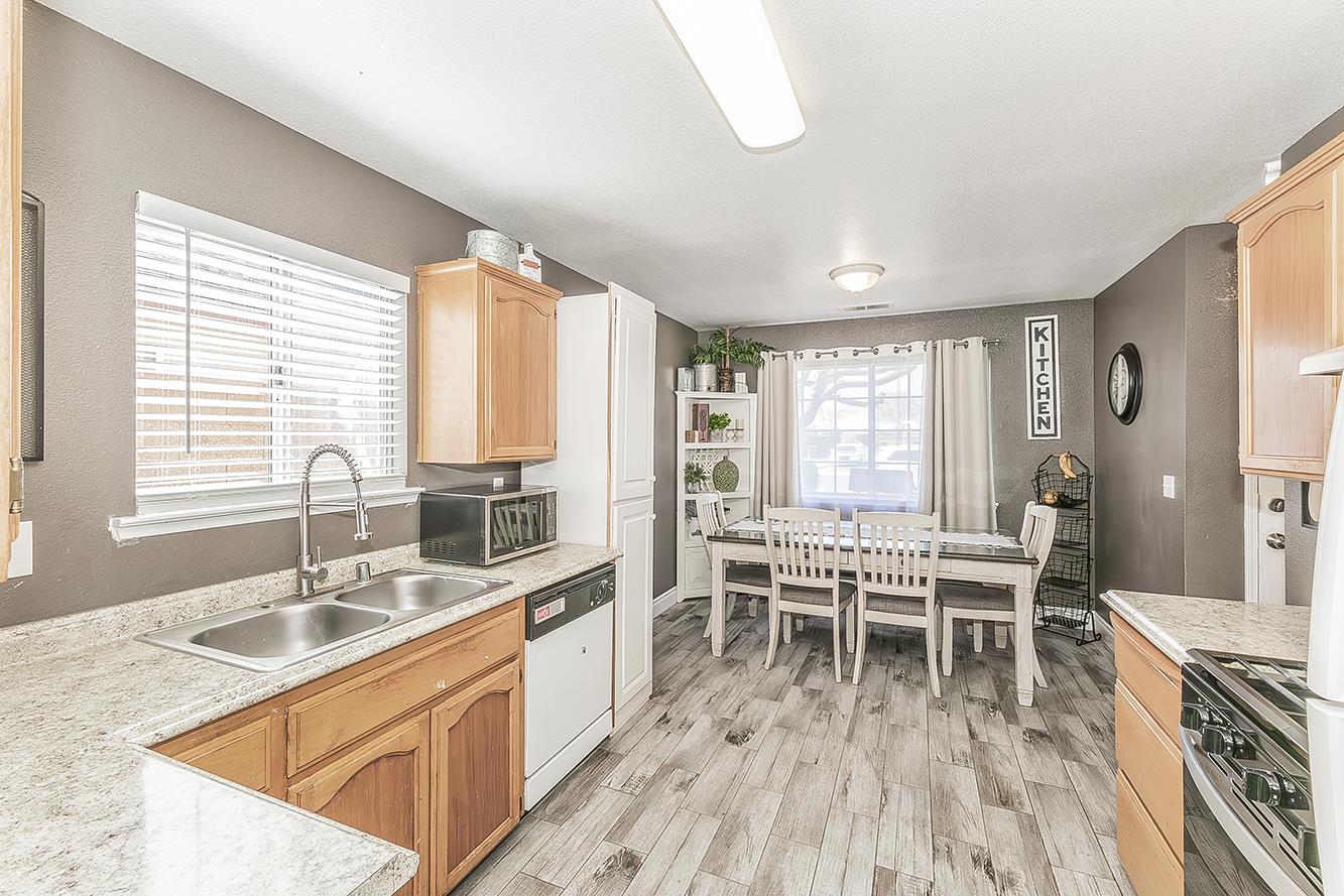 208 Kelly Avenue Parlier, CA 93648 - Photo 10 of 39