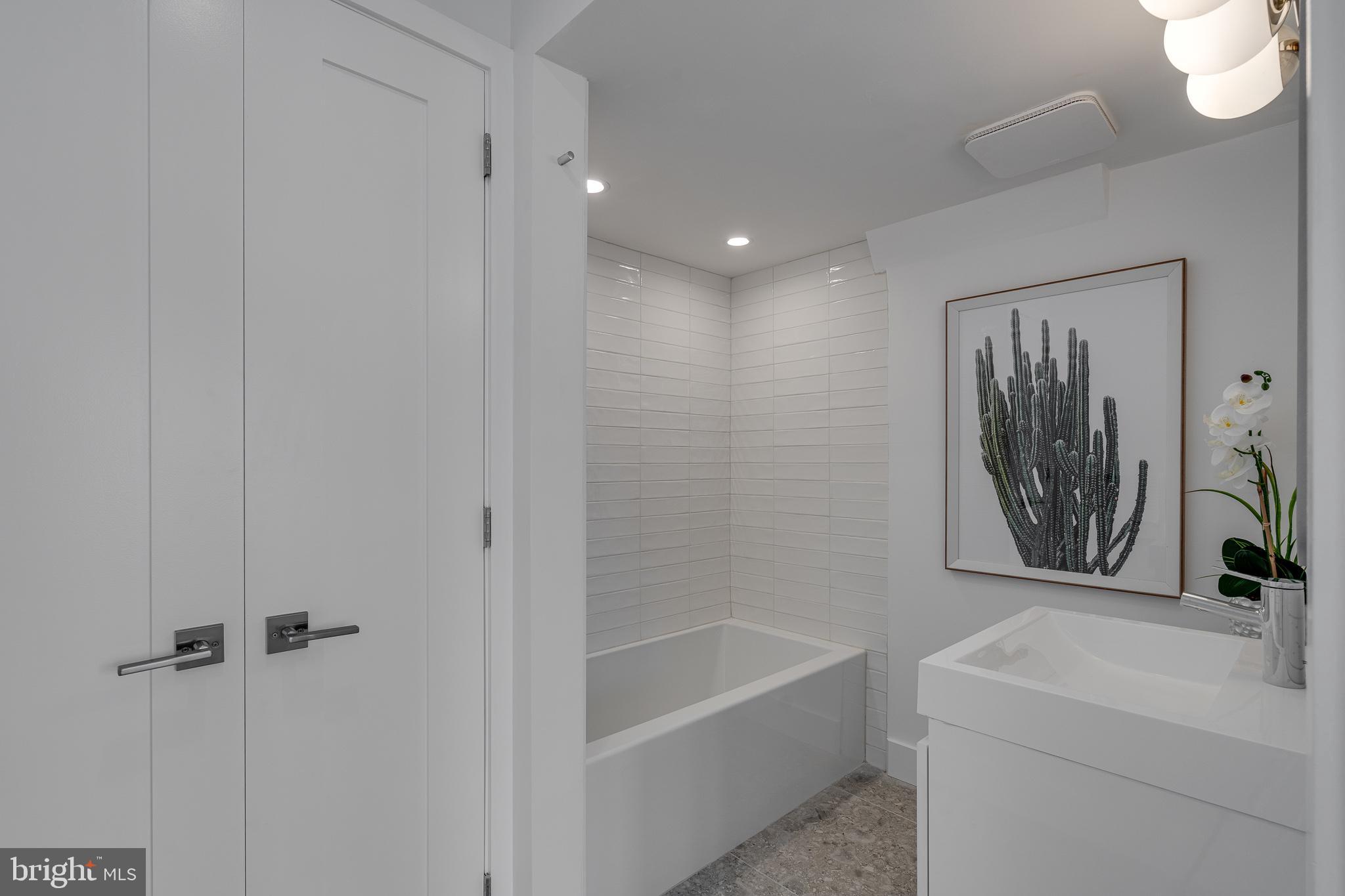 1810 Rittenhouse Square, Unit 211001 Philadelphia, PA 19103 - Photo 15 of 80