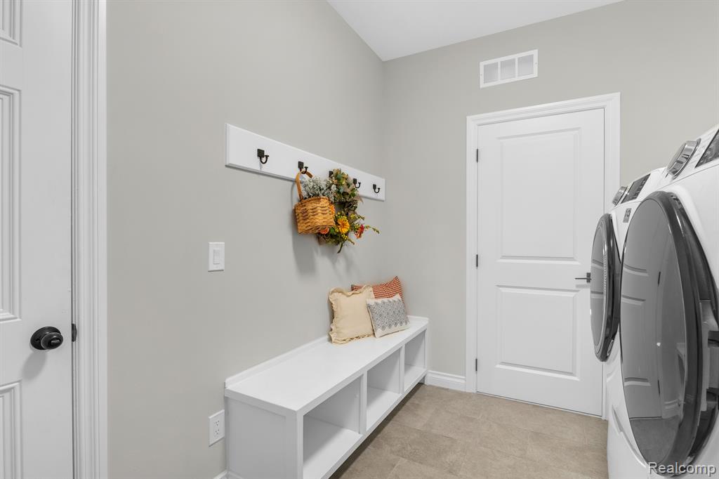 3166 Roma Wixom, MI 48393 - Photo 24 of 44 Gallery Image 24