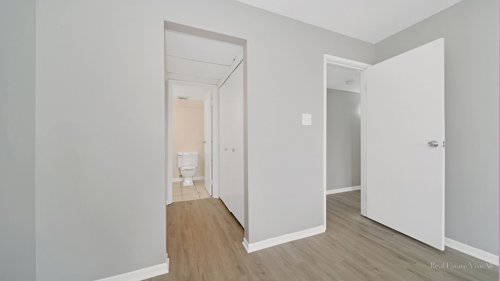 840 Elder Road, Unit A405 Homewood, IL 60430 - Photo 15 of 21 a view of a livingroom with wooden floor