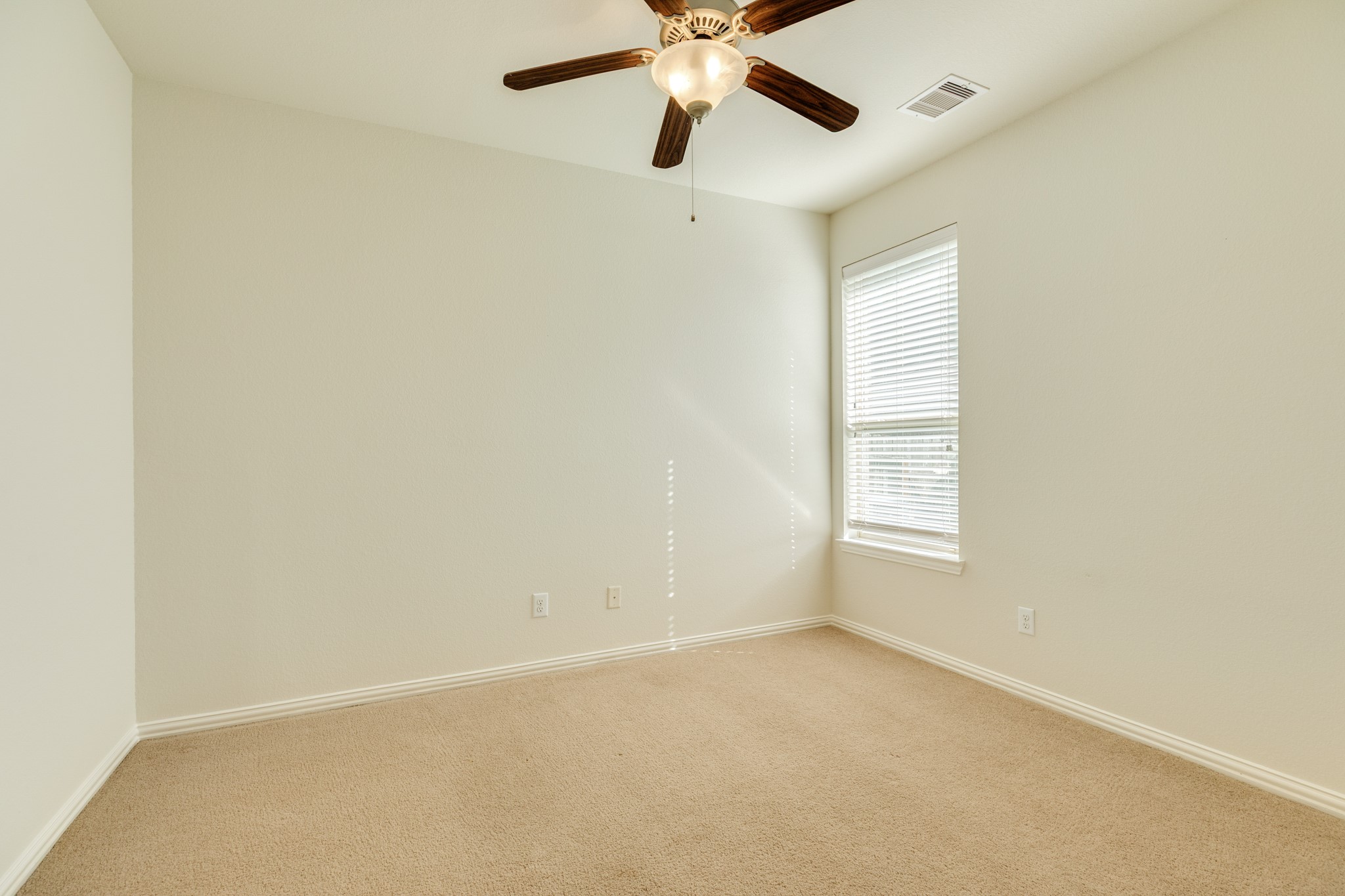 13417 Star Creek Lane Rosharon, TX 77583 - Photo 24 of 41 Description of the second secondary room, featuring carpet and a ceiling fan.