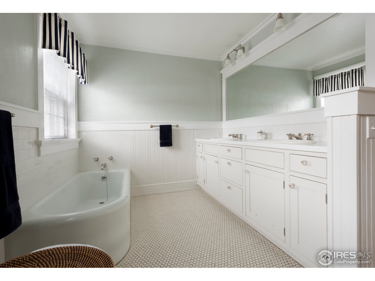 1064 10th Street Boulder, CO 80302 - Photo 20 of 25 Upper Bath