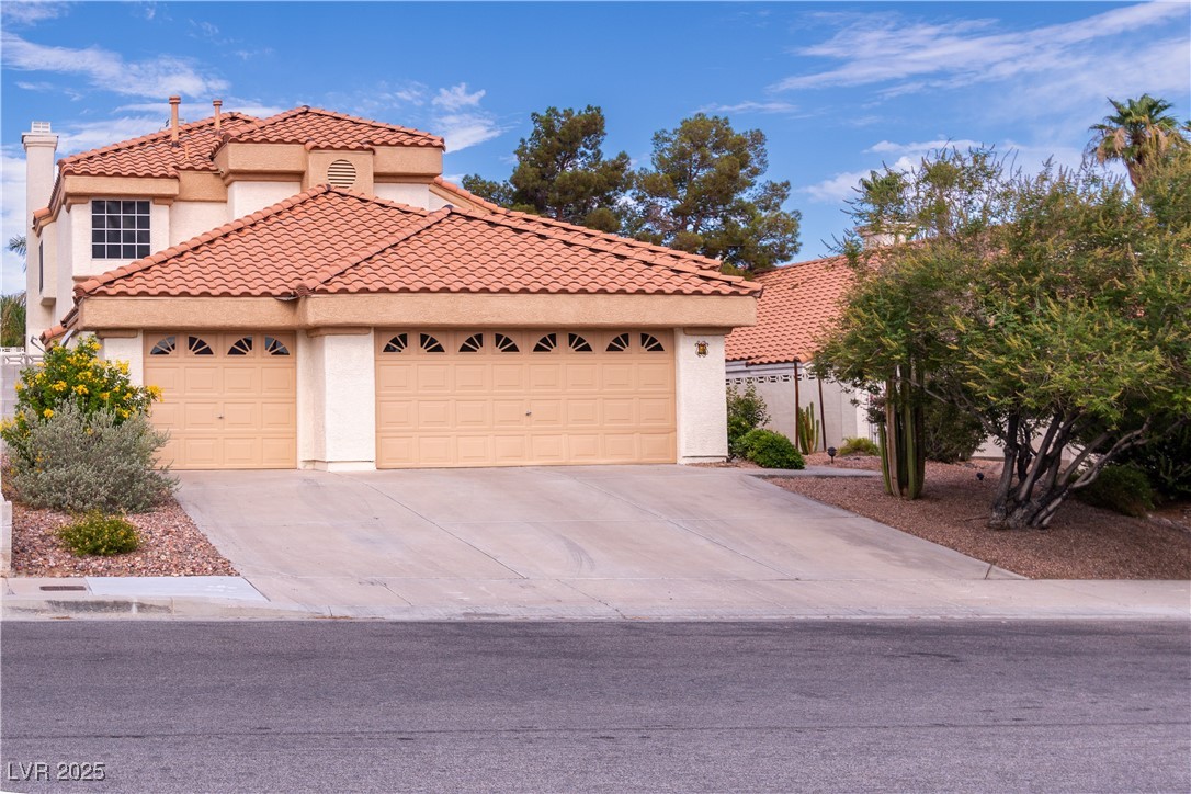 Beautiful 3 car garage home on a Cul-de-sac.  4 bedrooms and a bedroom downstairs
