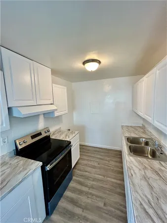 $1,995 | 14823 Gilmore Street, Unit 106W, Van Nuys, CA 91411