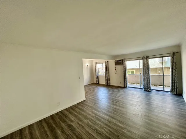 $1,995 | 14823 Gilmore Street, Unit 106W, Van Nuys, CA 91411