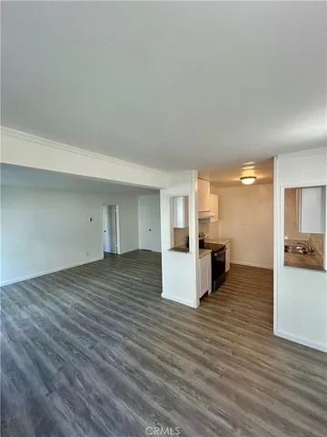 $1,995 | 14823 Gilmore Street, Unit 106W, Van Nuys, CA 91411