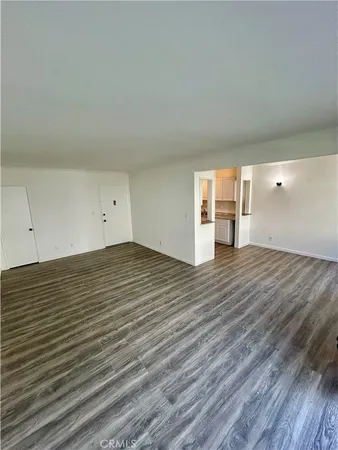 $1,995 | 14823 Gilmore Street, Unit 106W, Van Nuys, CA 91411