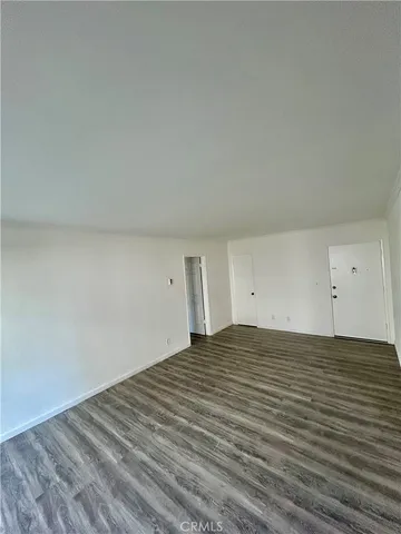 $1,995 | 14823 Gilmore Street, Unit 106W, Van Nuys, CA 91411