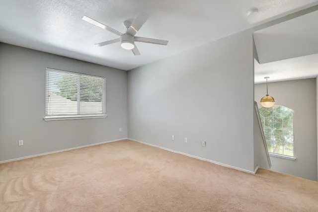 $2,050 | 1504 East 19th Street, Georgetown, TX 78626