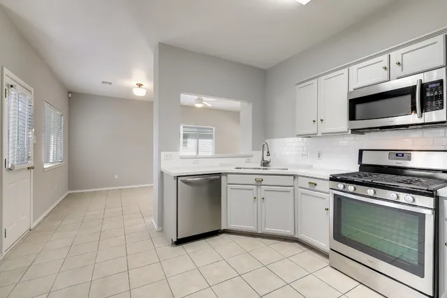 $2,050 | 1504 East 19th Street, Georgetown, TX 78626