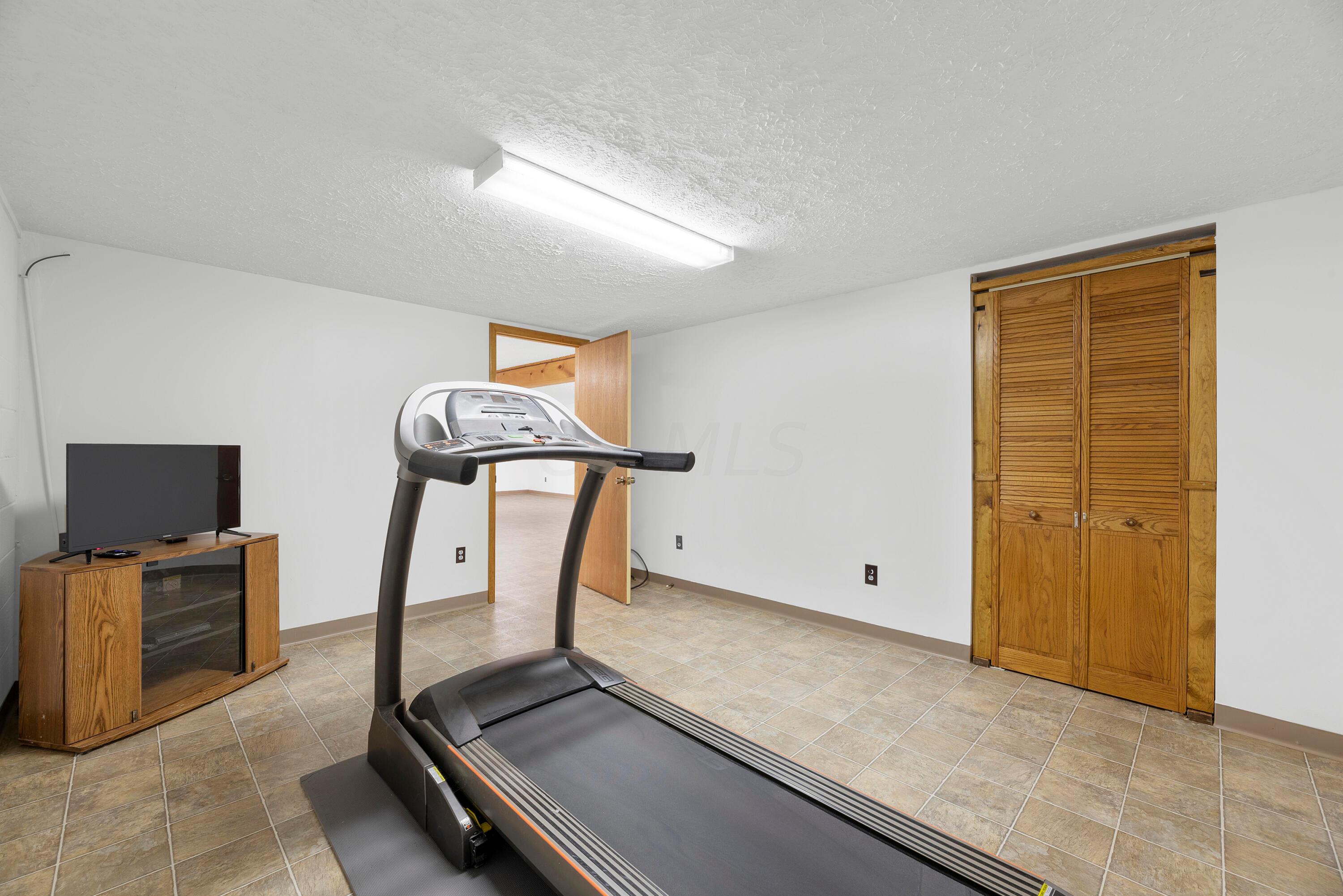 1501 Zuber Road Grove City, OH 43123 - Photo 35 of 51 MAR_5721