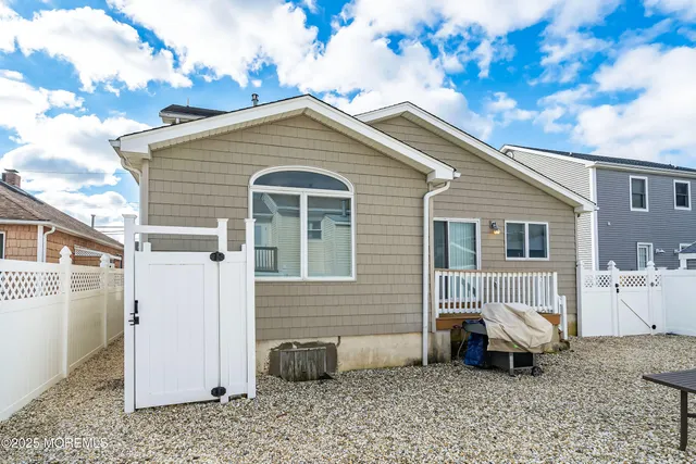 a view of a house with a yard and roof