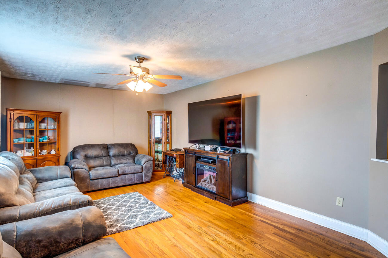 810 White Oak Road Irvine, KY 40336 - Photo 3 of 38 152