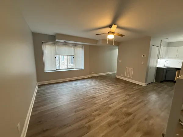 $2,700 | 744 West Gordon Terrace, Unit 312, Chicago, IL 60613
