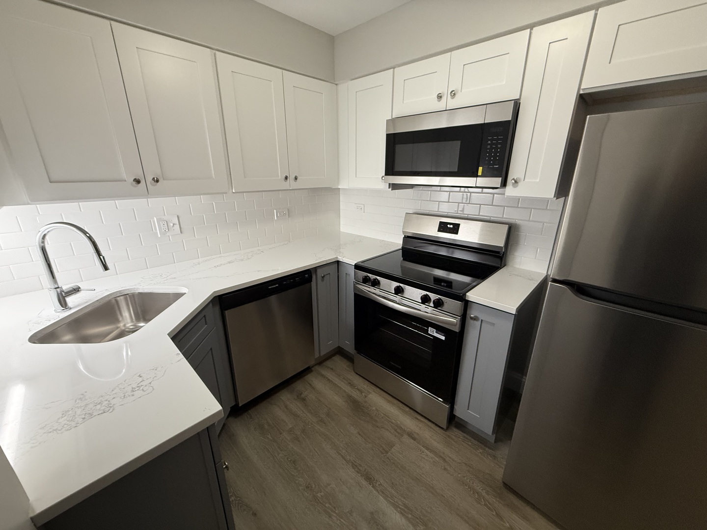 744 West Gordon Terrace, Unit 312 Chicago, IL 60613 - Photo 6 of 11 a kitchen with granite countertop a sink stove and refrigerator