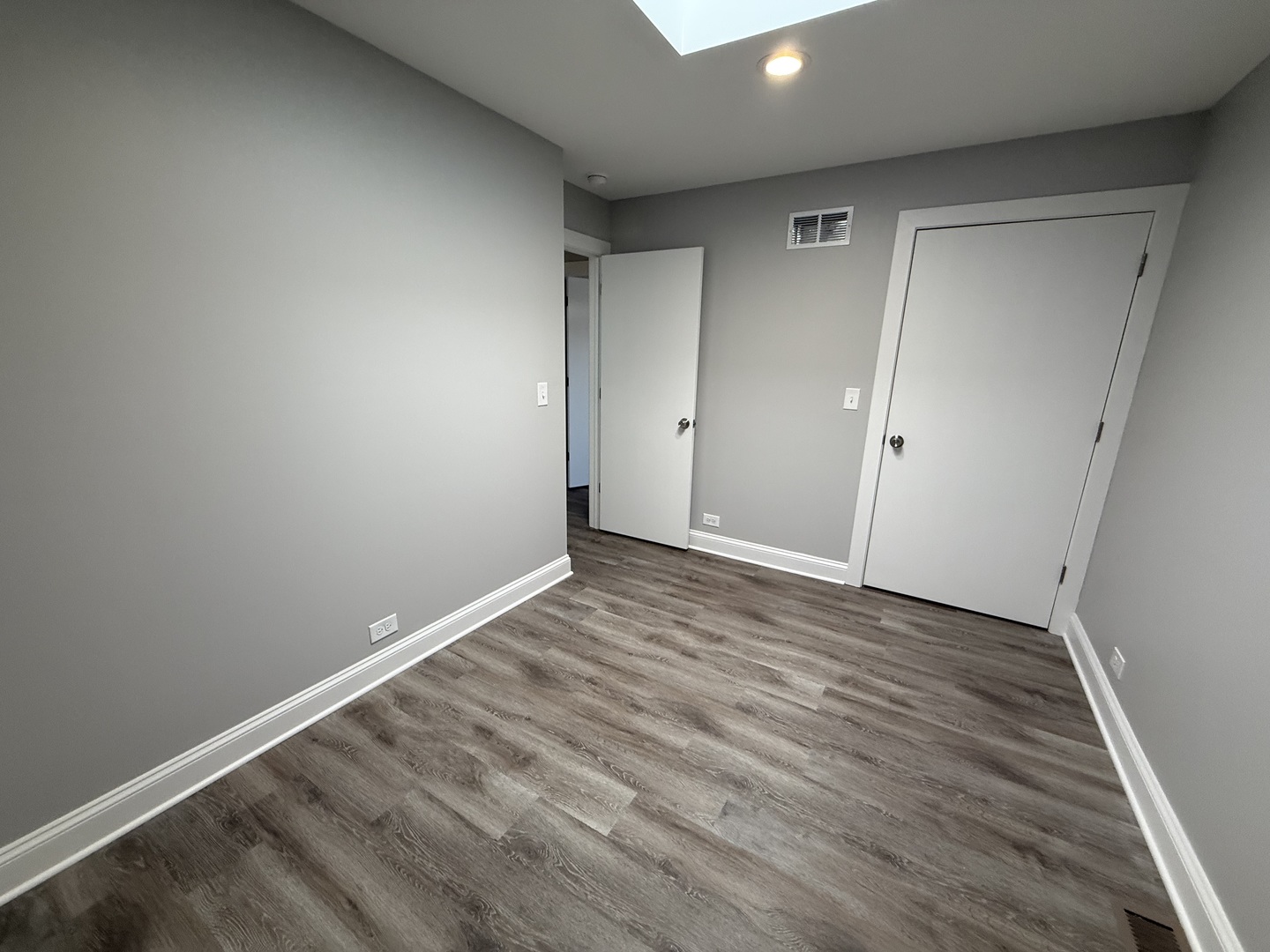 744 West Gordon Terrace, Unit 312 Chicago, IL 60613 - Photo 9 of 11 a view of room