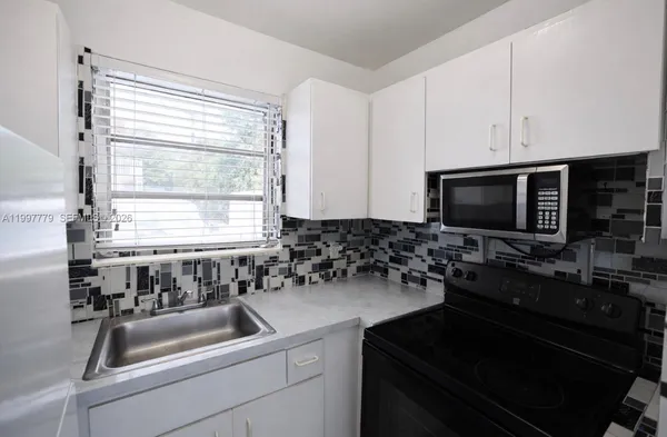 $2,050 | 4381 West Flagler Street, Unit 3, Miami, FL 33134