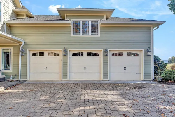 $2,299,000 | 803 Compass Cove Circle, Moneta, VA 24121