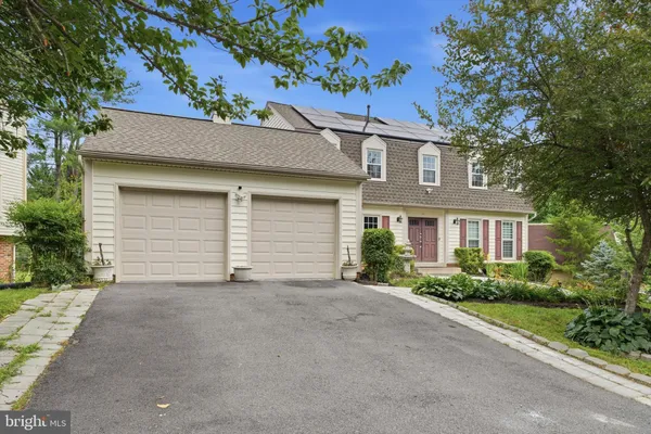 $630,000 | 11 Dellcastle Court, Montgomery Village, MD 20886