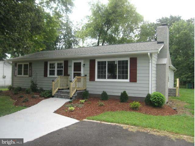 8015 Rugby Road Manassas Park, VA 20111 - Photo 1 of 30 Exterior (Front)