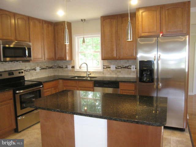 8015 Rugby Road Manassas Park, VA 20111 - Photo 11 of 30 Kitchen