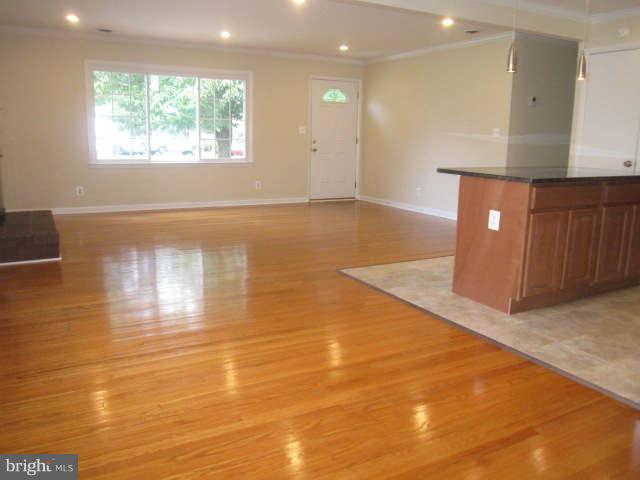 8015 Rugby Road Manassas Park, VA 20111 - Photo 14 of 30 Living Room