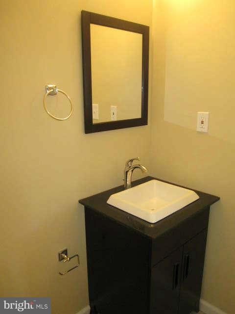8015 Rugby Road Manassas Park, VA 20111 - Photo 26 of 30 Bath