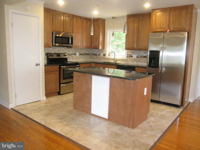 8015 Rugby Road Manassas Park, VA 20111 - Photo 8 of 30 Kitchen