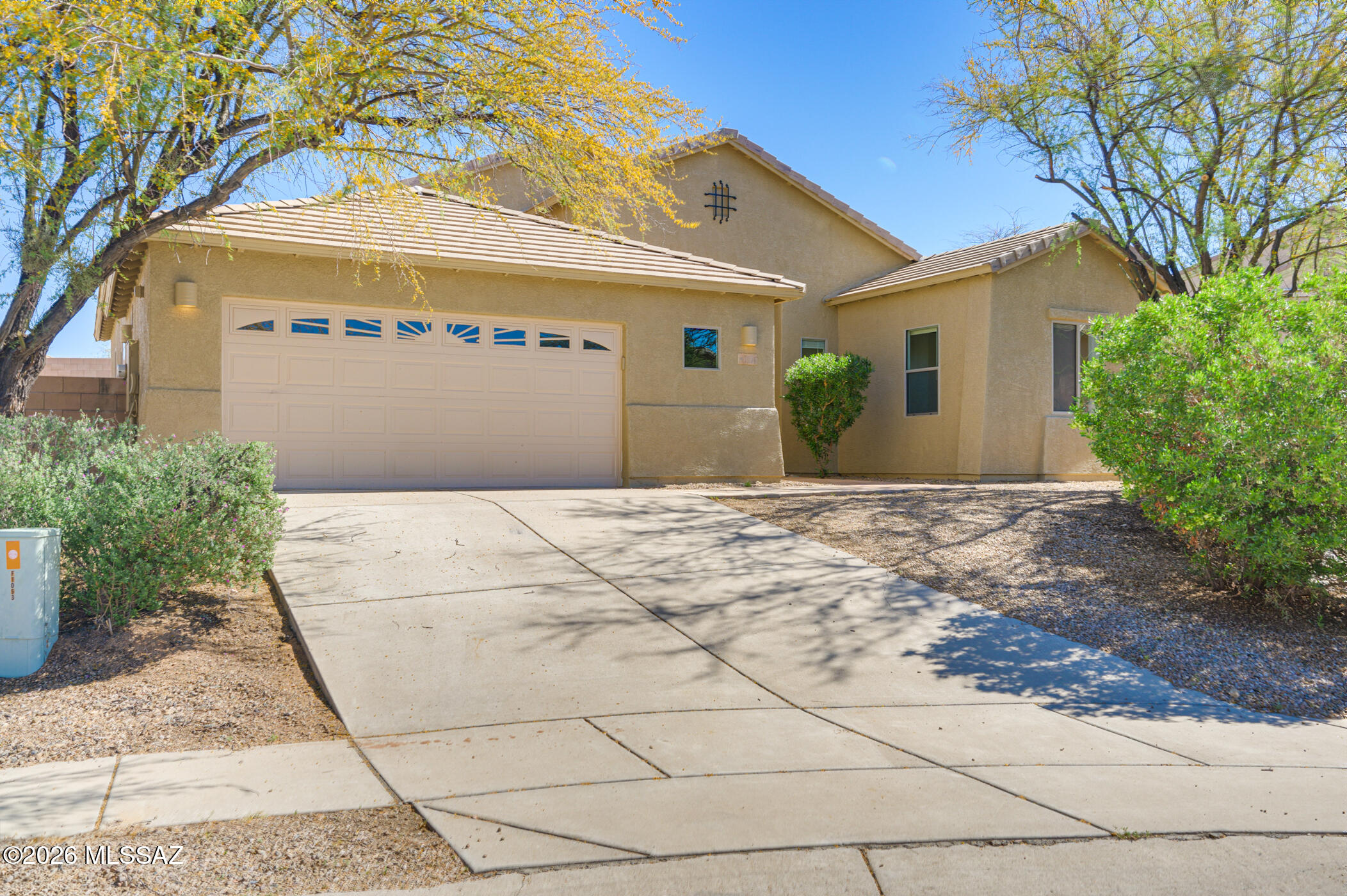 1053 South Seldon Place Vail, AZ 85641 - Photo 2 of 45 Front of Home