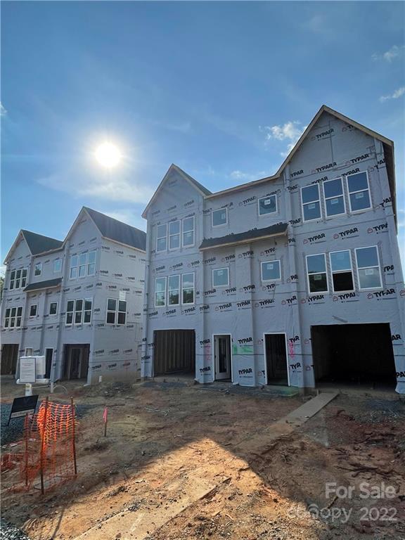 1506 Effingham Road Charlotte, NC 28208 - Photo 3 of 8 a view of a large building