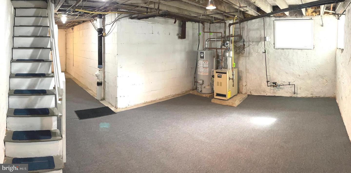 763 Humphreys Road Ardmore, PA 19003 - Photo 19 of 28 a view of an empty room with wooden floor and a window