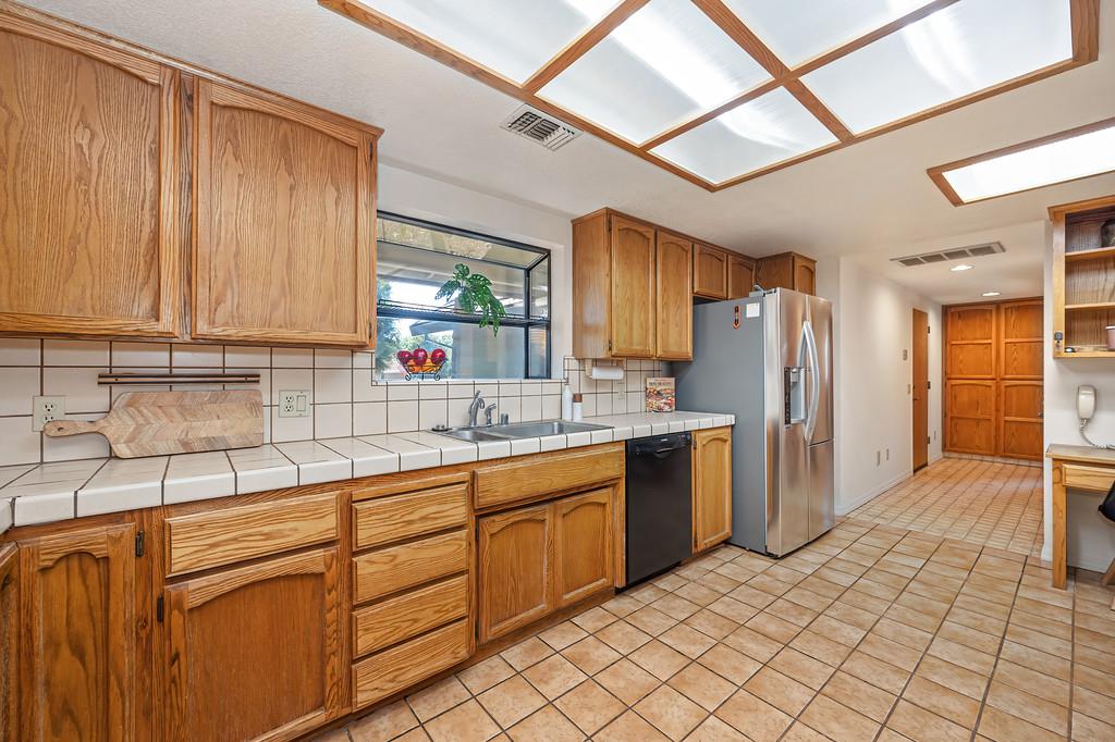 4124 Mindt Court Carmichael, CA 95608 - Photo 16 of 52