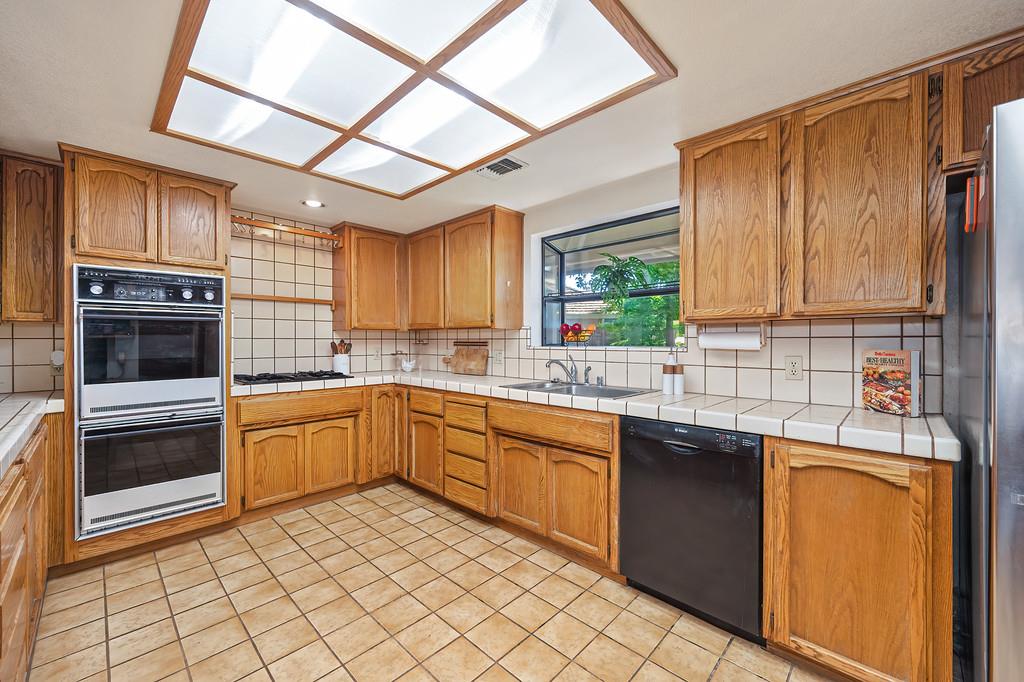 4124 Mindt Court Carmichael, CA 95608 - Photo 2 of 52