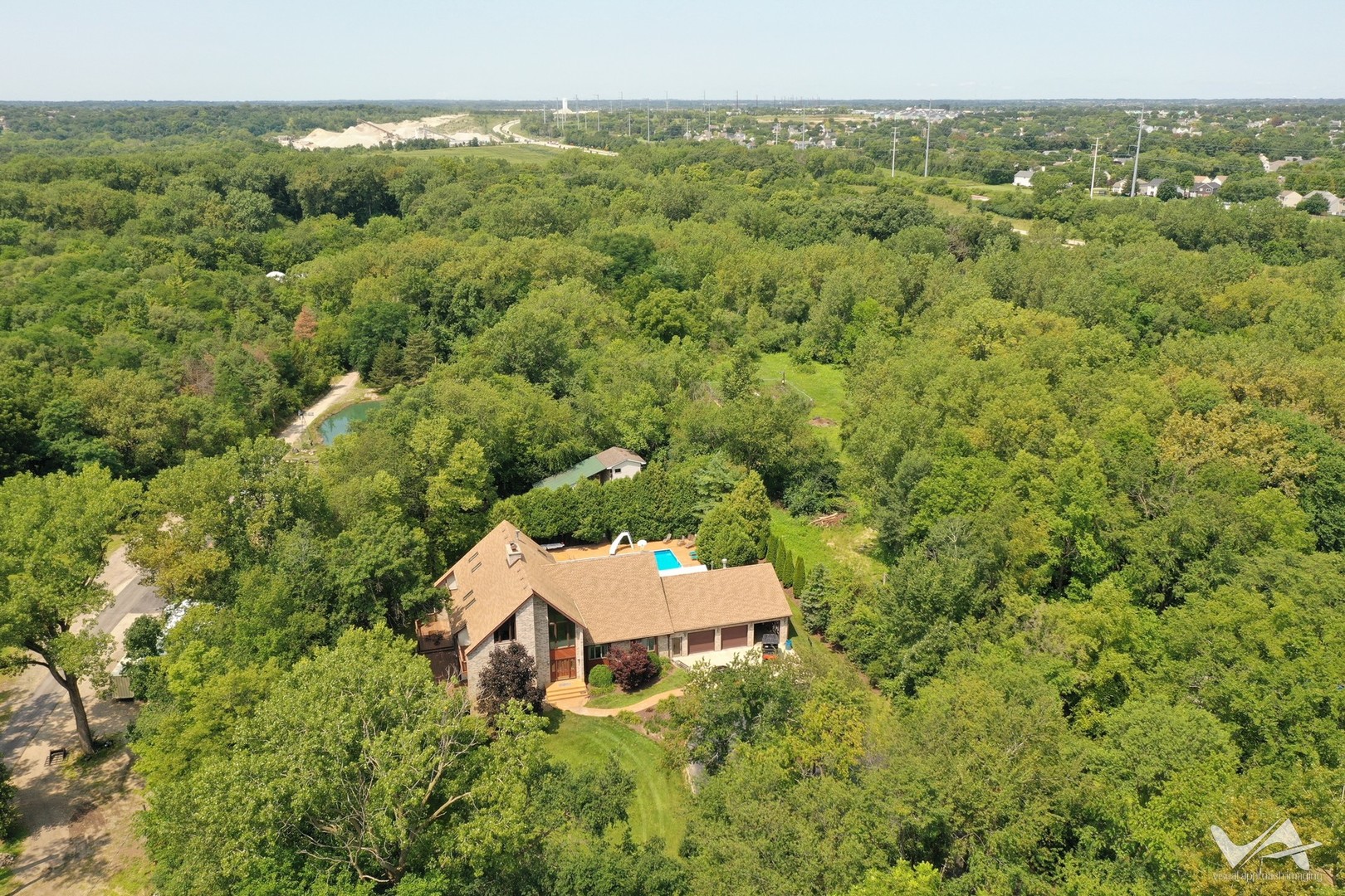 31 SOUTH Elgin Il 60177 South Elgin, IL 60177 - Photo 13 of 13 an aerial view of a house with a yard