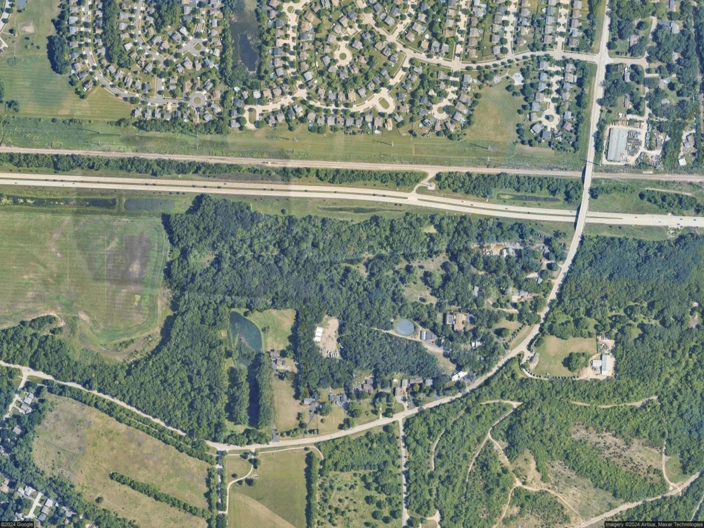31 SOUTH Elgin Il 60177 South Elgin, IL 60177 - Photo 2 of 13 a view of fountain in the middle of a yard